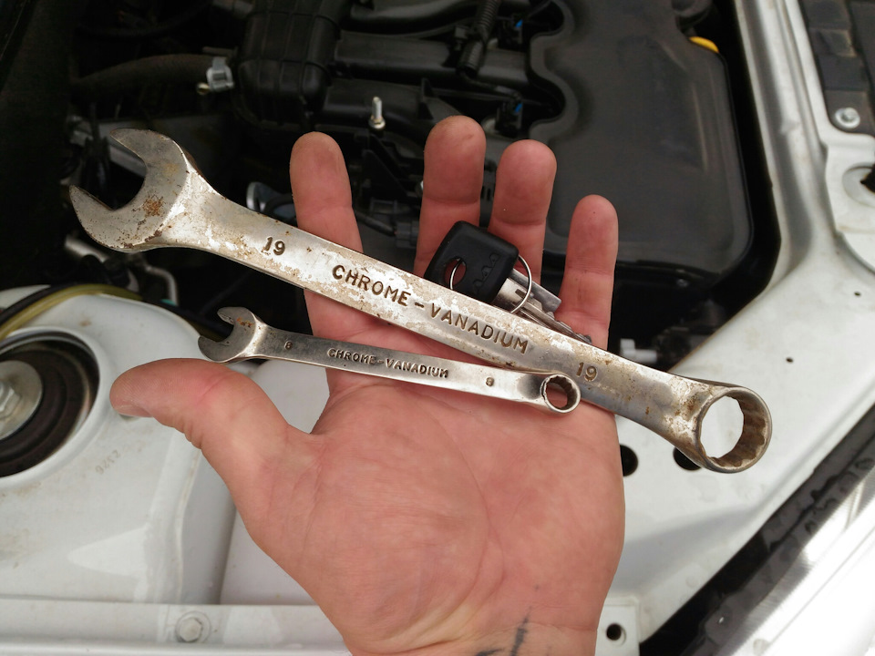 Photo from the logbook Lada Granta liftback (1G). Found on photo: CHROME