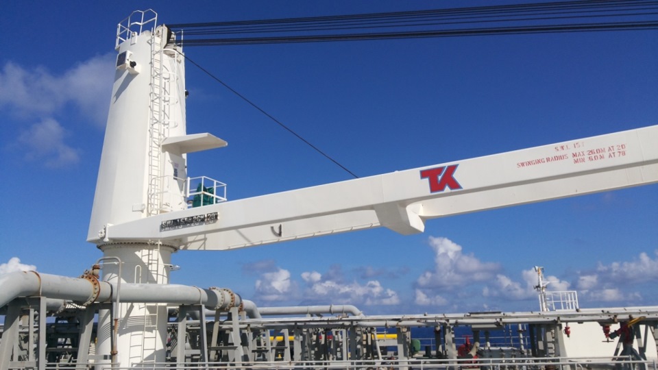 Excursus on the deck of the bulk-oil tanker