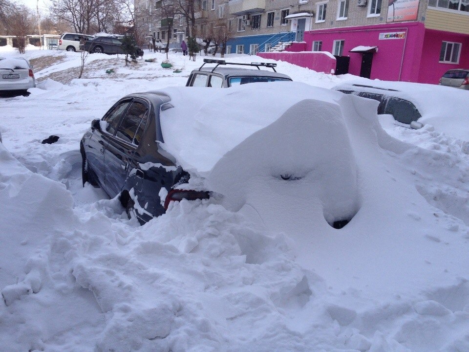 Хабаровске выпал снег. Выпало много снега. Магнитогорск зимой сугробы. Когда много снега. Картинка выпало много снега.