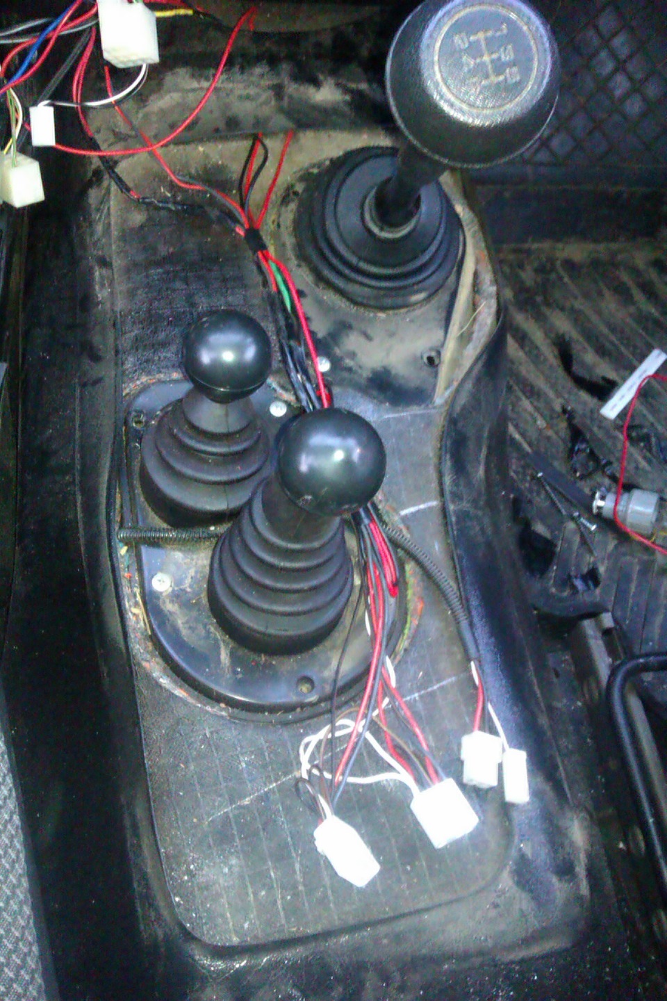 1. Перенос кнопок стеклоподъемников. — Lada 4x4 3D, 1,7 л, 2011 года ...