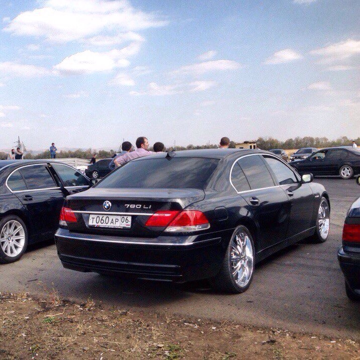 Бмв м5 е60 ингушетия. Автомобили кавказа. Бмв ингушетии. Бмв ингушетия. Бмв м5 е39 с ингушским флагом.