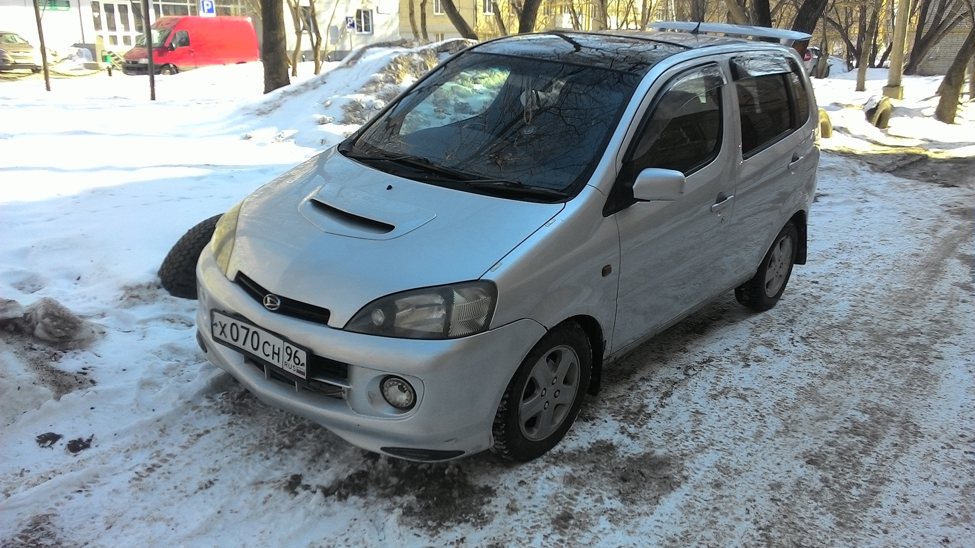 Yrv 1.3. Дайхатсу YRV 1.3. Дайхатсу ЮРВ турбо 1.3. Daihatsu YRV Turbo.