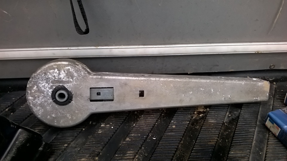 Подлокотник на заднее пассажирское сиденье — Volkswagen Crafter (1G), 2 ...