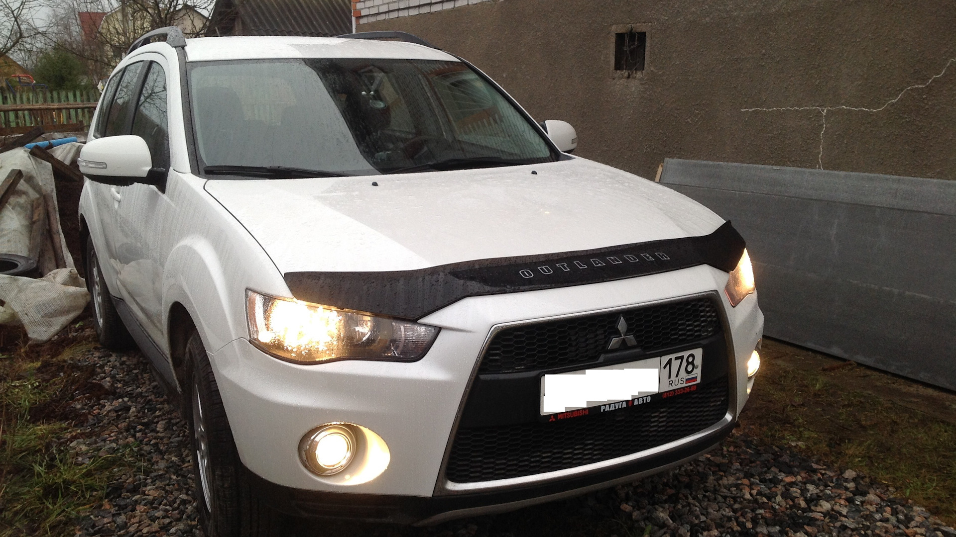 Mitsubishi Outlander XL 2.4 бензиновый 2012 | белый перламутр на DRIVE2