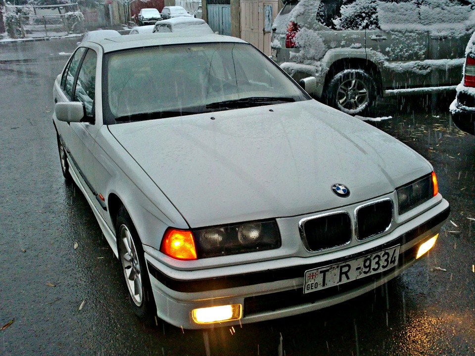 Бмв 98 года. БМВ е98. БМВ 98. BMW e36 Alpin White. BMW 98 года.