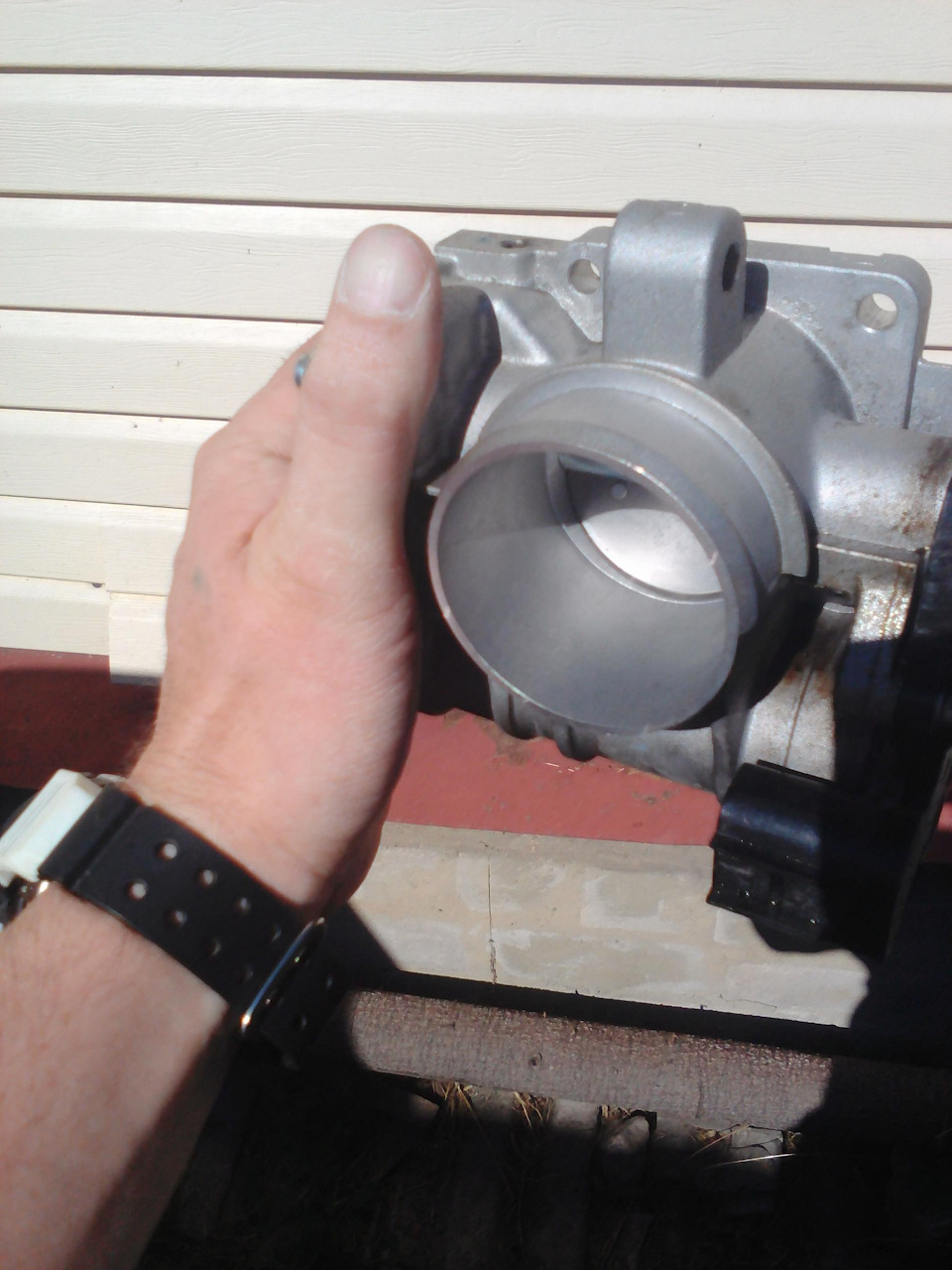 Очистка дроссельной заслонки — 28600 км. — Lada Гранта, 1,6 л, 2013 ...