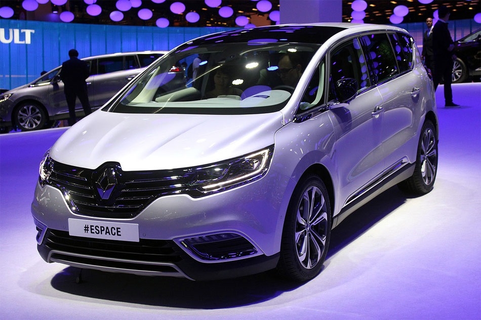 Взять в аренду Renault Traffic дизель механика 2017-2021 или аналог в Измире, Ту