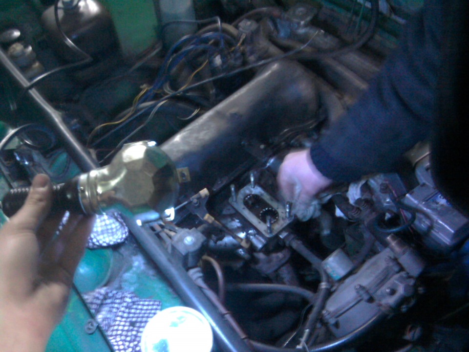 Снят карбюратор для прочистки+замена свечей зажигания — Lada 21011, 1,3 ...