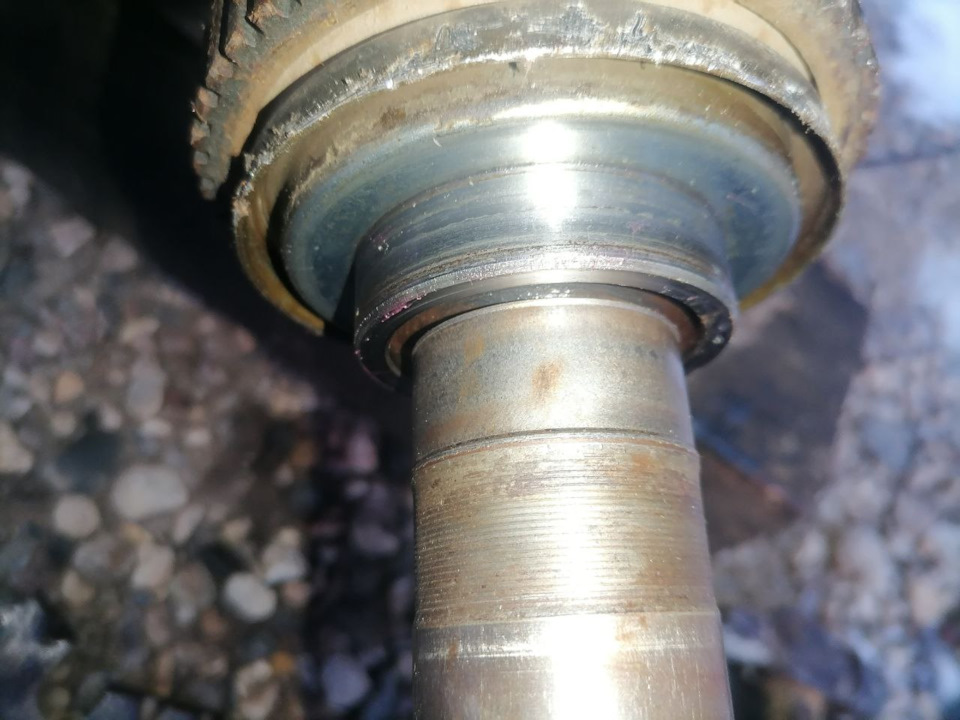 Старая ступица встает вплотную к кольцу сальника — Chevrolet Niva (1G)