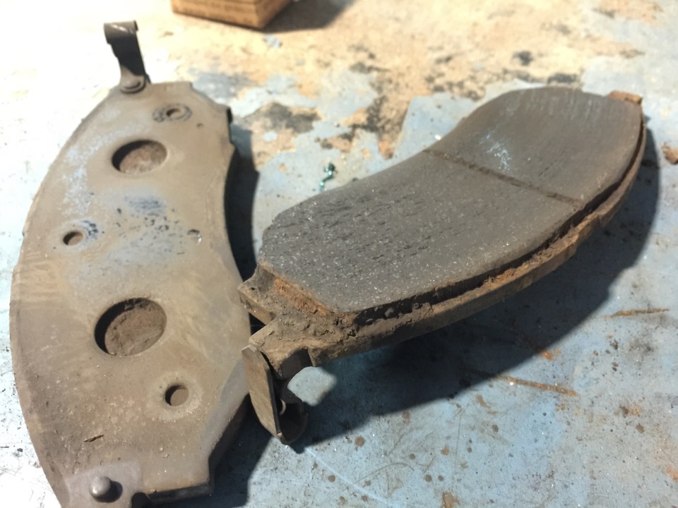 Меняем тормозные колодки, диски (оригинал Nissan) — Nissan Pathfinder ...