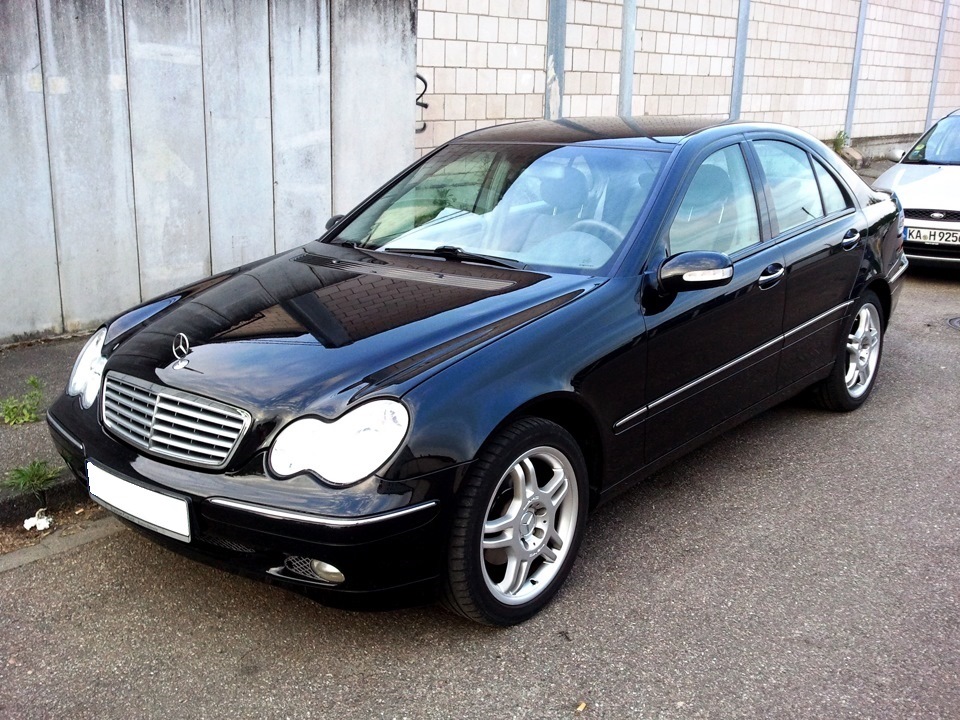 2003 год. Mercedes c 2003. Мерседес c class 2003. Mercedes c-klasse 2003. Mercedes-Benz c-class 2003.