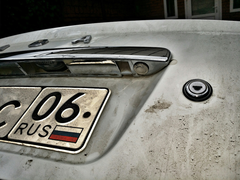 Дополнительная кнопка открывание багажника — Lada Приора седан, 1,6 л ...