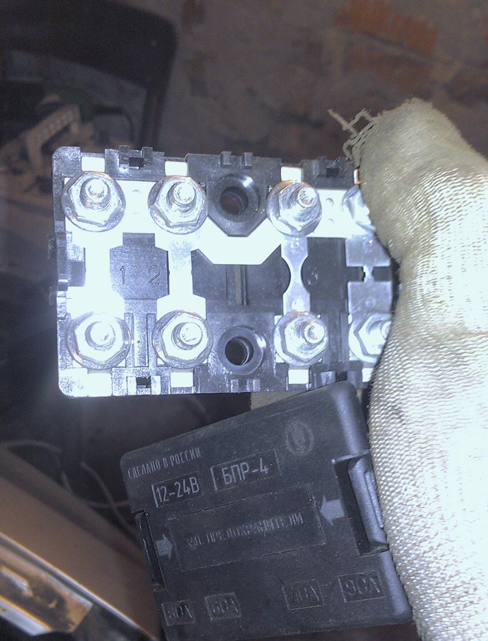 Акустическая полка и предохранители. — ГАЗ 31105, 2,4 л, 2008 года ...