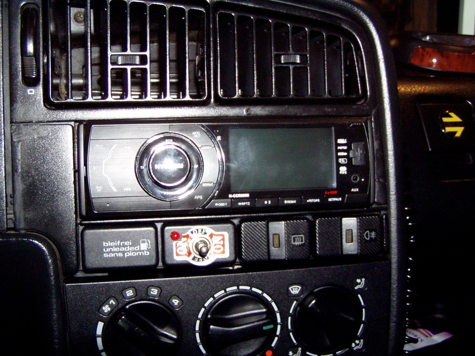Автомагнитола Hyundai H-CCR8088 — Volkswagen Passat Variant (B3), 1,8 л ...