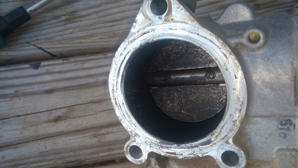 Чистка дроссельной заслонки — Lada Приора седан, 1,6 л, 2011 года ...