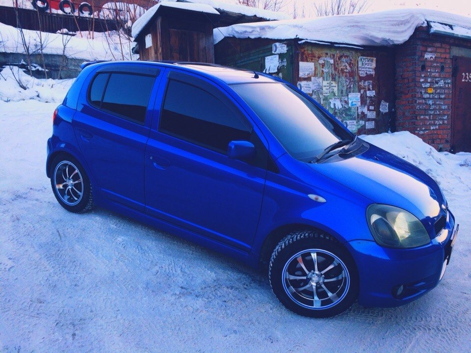 Toyota Vitz 1 3 RS 2001 синий