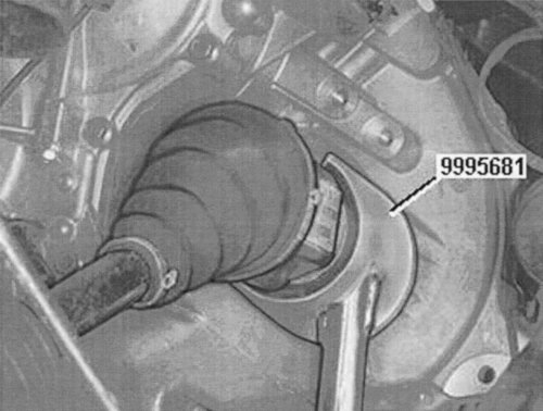 Как снять левый привод вольво Замена переднего левого приводного вала - Volvo XC70 II, 2,4 л, 2001 года своими