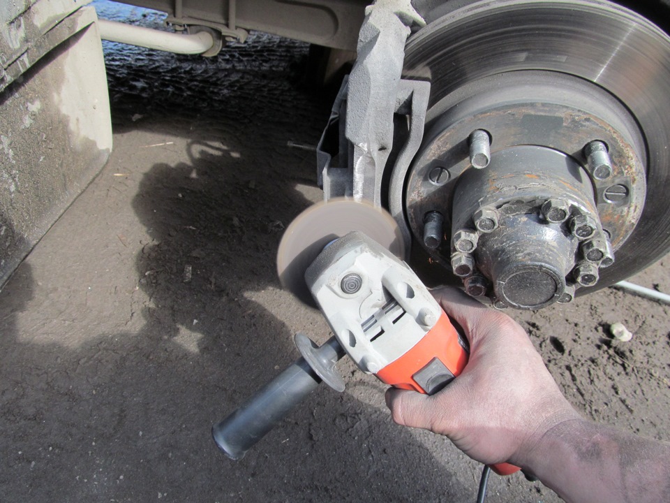 Задний суппорт фото. Греются суппорта. Нагрев дисковых тормозов. Греются суппорта. Причины перегрева тормозных дисков передних.