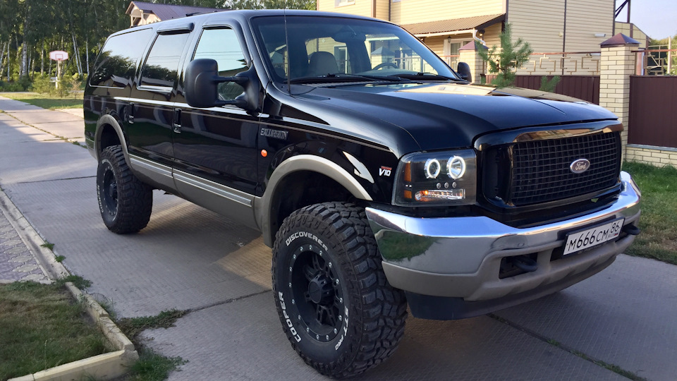 Ford Excursion 2002