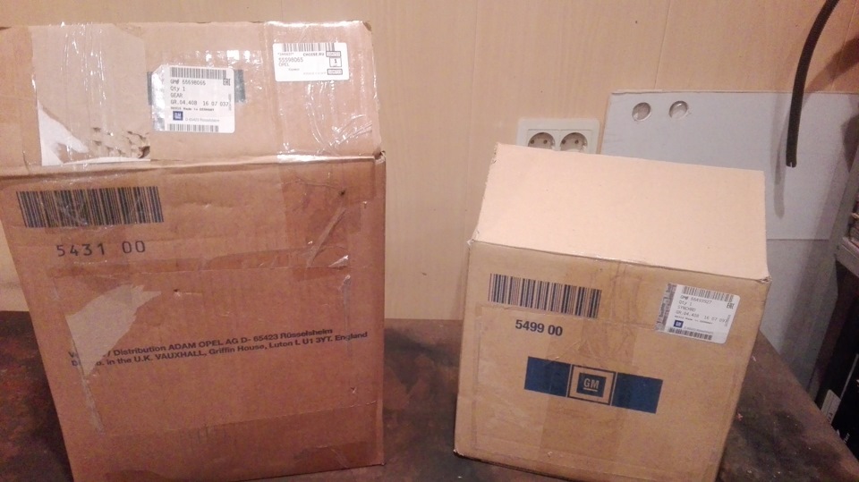 Итак, пришли две вот такие большие коробки. — Opel Insignia OPC Sports Tourer