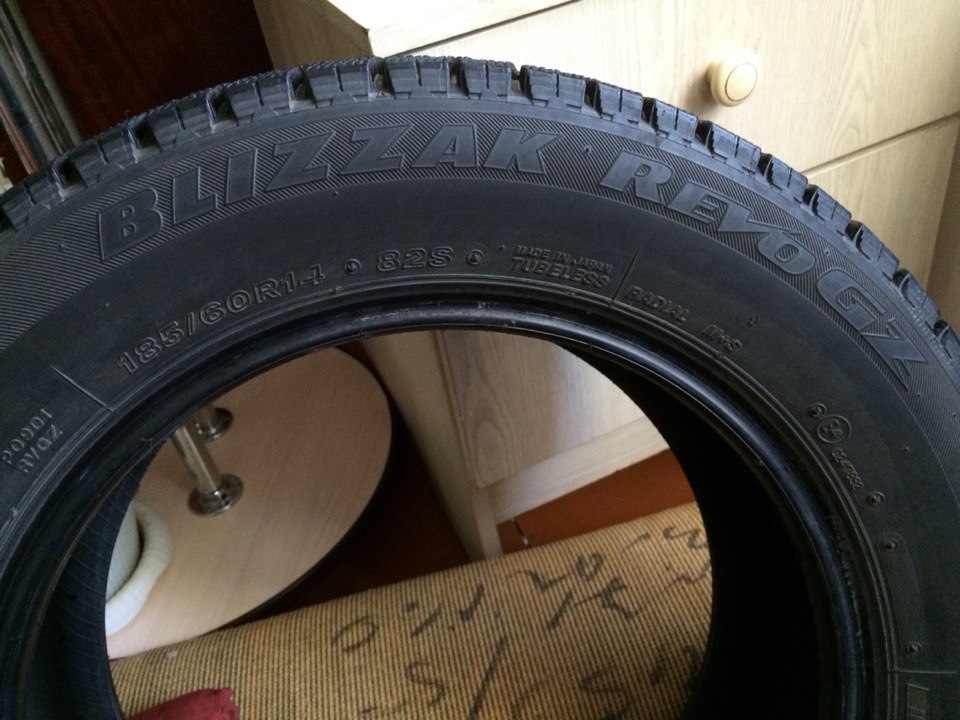 Резина 185 60 б у. Bridgestone 185/60 r14. Bridgestone 185/60 r14 82s. Бриджстоун близак Рево GZ 185/60/14. Bridgestone 185/60r14 82s Blizzak VRX TL.