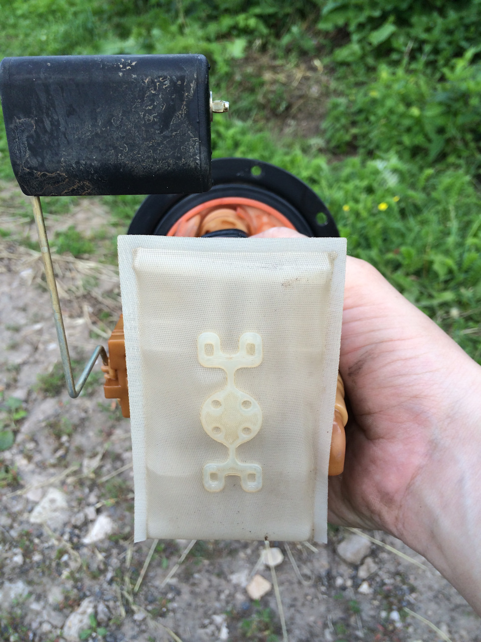 Замена топливного фильтра — Hyundai Getz, 1,4 л, 2007 года | своими ...