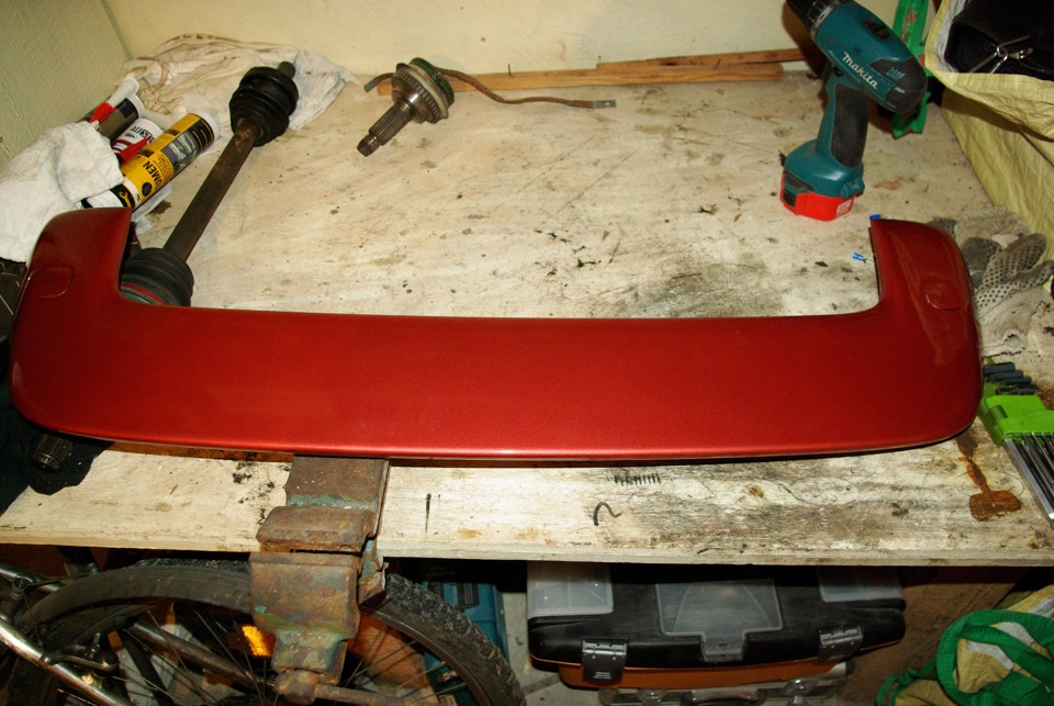 Спойлер на субару импреза 1999. Спойлер drag wing. Крепление для заднего спойлера. Установка заднего спойлера. Установка заднего спойлера.