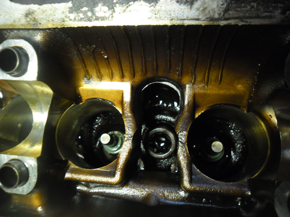 Клапана мазда 3 1.6. Замена маслосъемных колпачков клапанов на двигателе КАМАЗ 740-10. Прогорел клапан Мазда 6 GH. Замена маслосъемных колпачков Мазда 626 2.0 бензин. Маслосъемные колпачки под клапанной крышкой или нет.