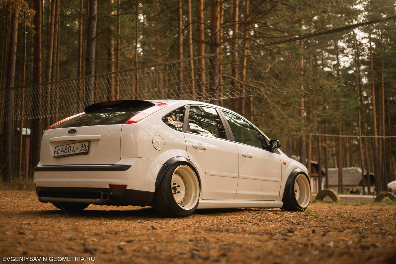 Ford Focus 2 RS stance