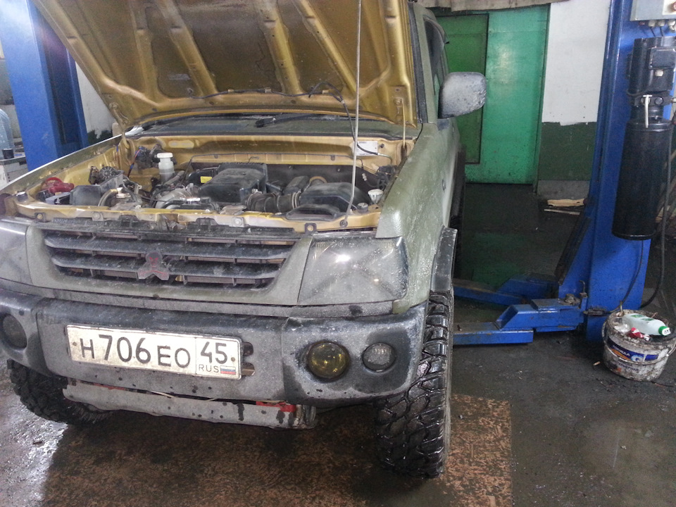 Потек бачок омывателя. — Mitsubishi Pajero Mini (2G), 0,7 л, 1999 года ...