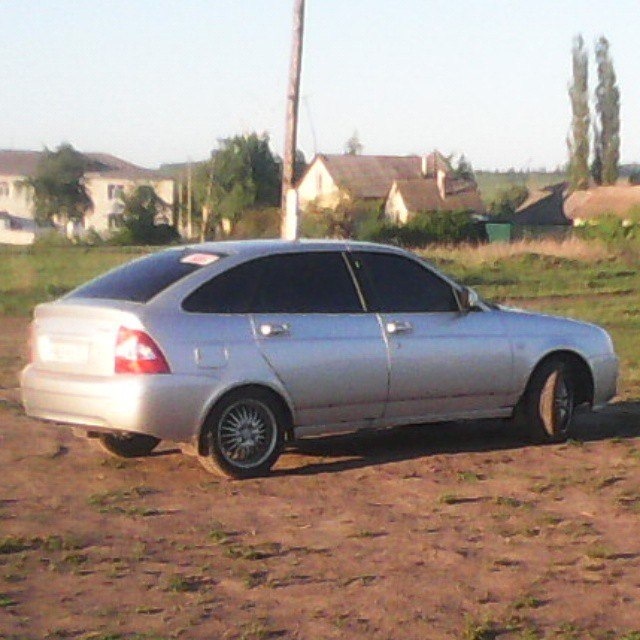 одна стоящая фотка — Lada Приора хэтчбек, 1,6 л, 2011 года | фотография ...