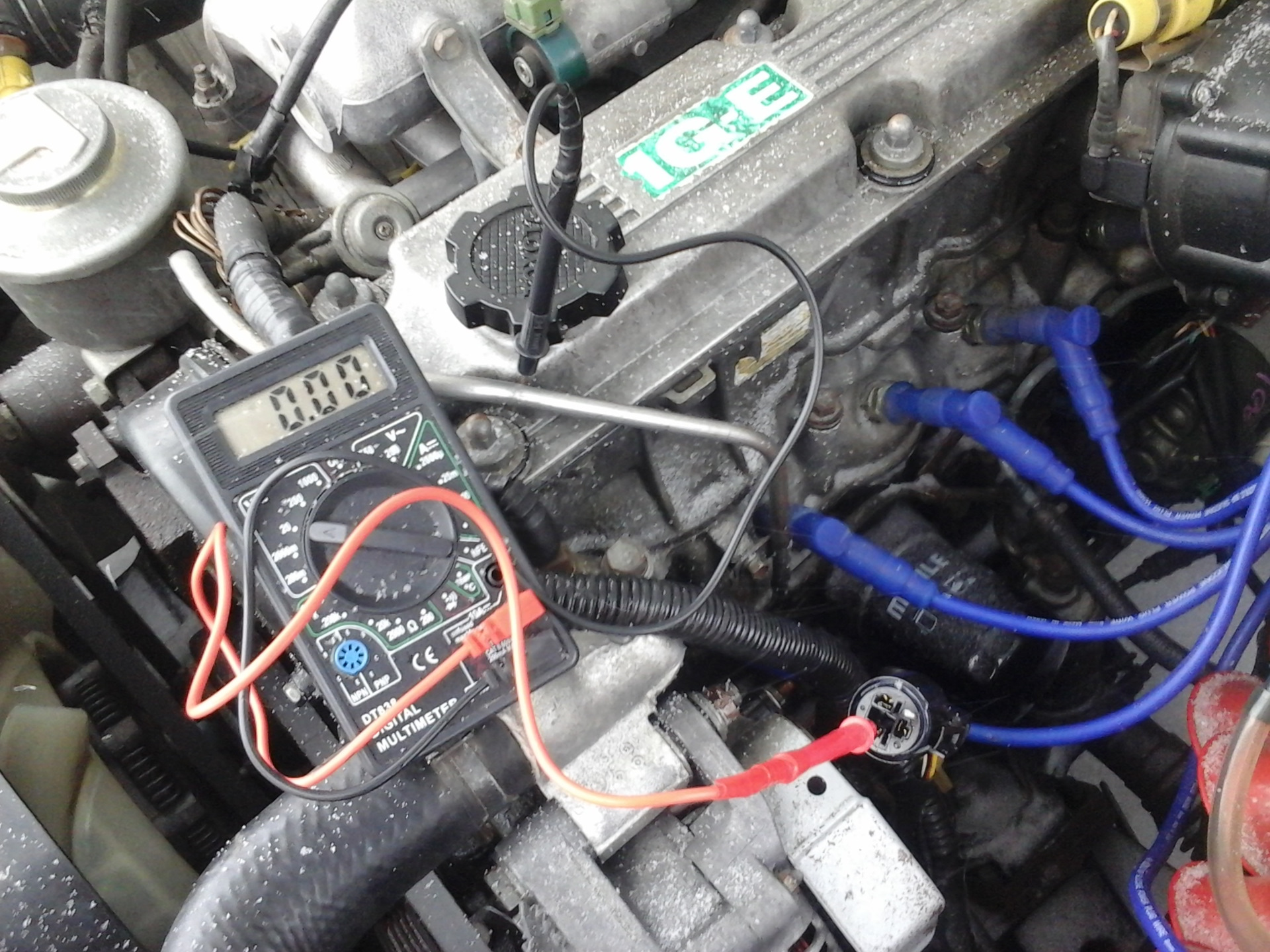 Если коротко — нет зарядки, вроде как разорвана цепь возбуждения ...