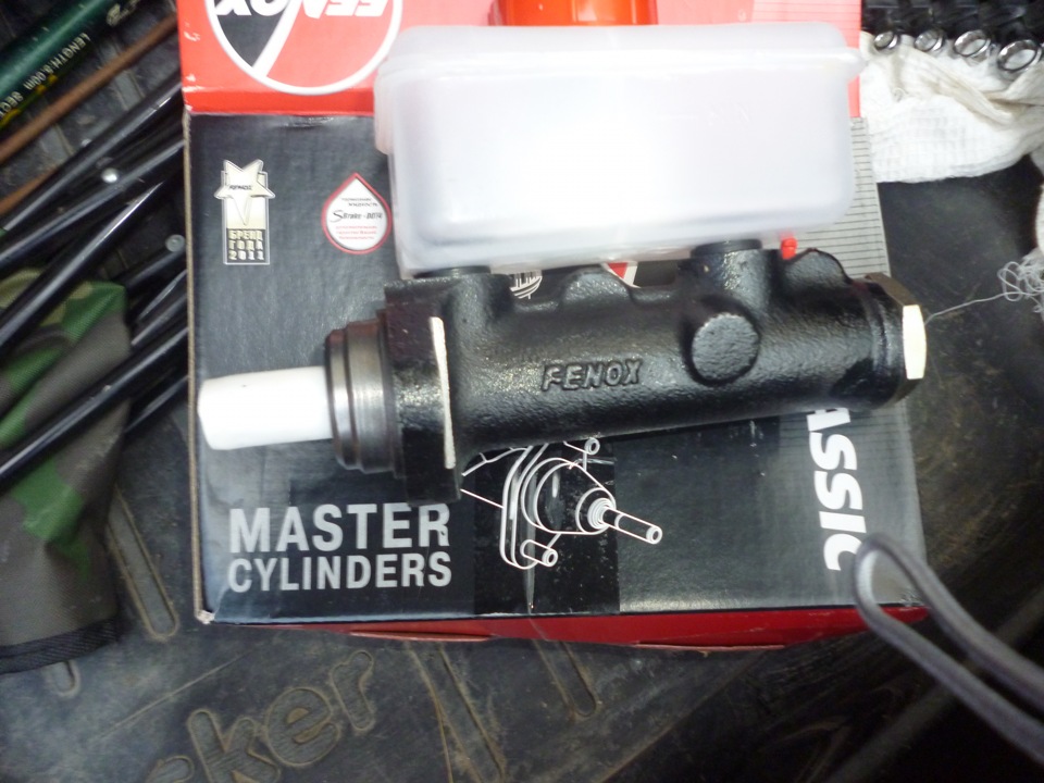 Замена ГТЦ и прокачка — ГАЗ 31105, 2,3 л, 2004 года | плановое ТО | DRIVE2