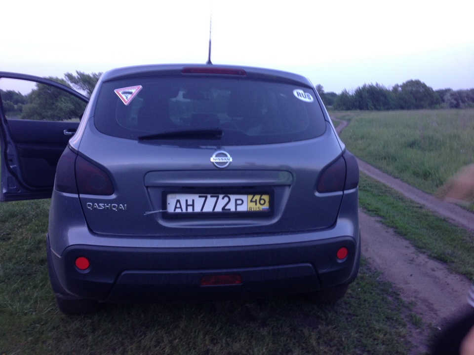 Задние фары в пленке — Nissan Qashqai (1G), 2 л, 2008 года | стайлинг ...