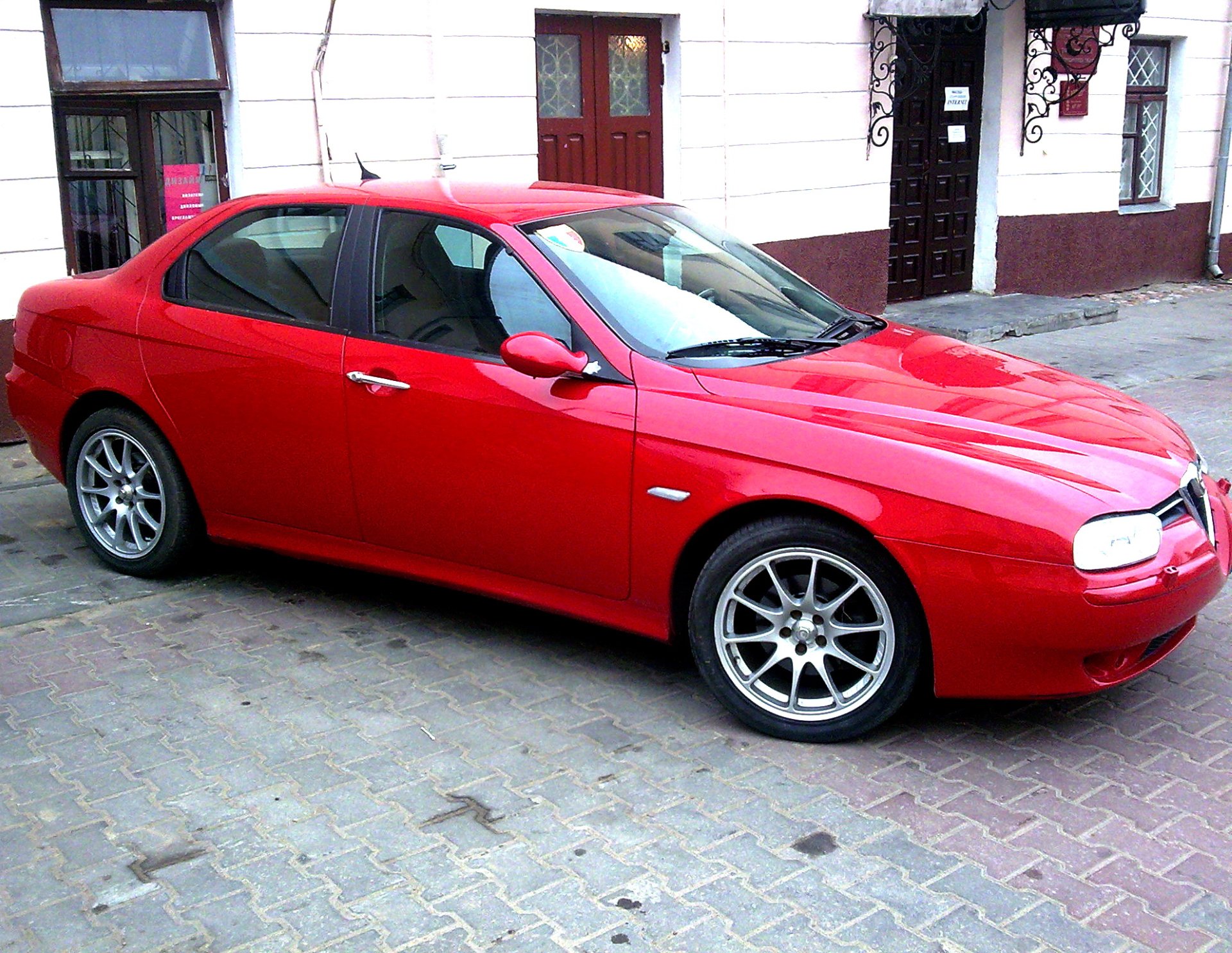 Il filo rosso alfa. Aux в Alfa Romeo 156. Альфа Ромео 156 2 литра. Цвет Alfa Rosso.