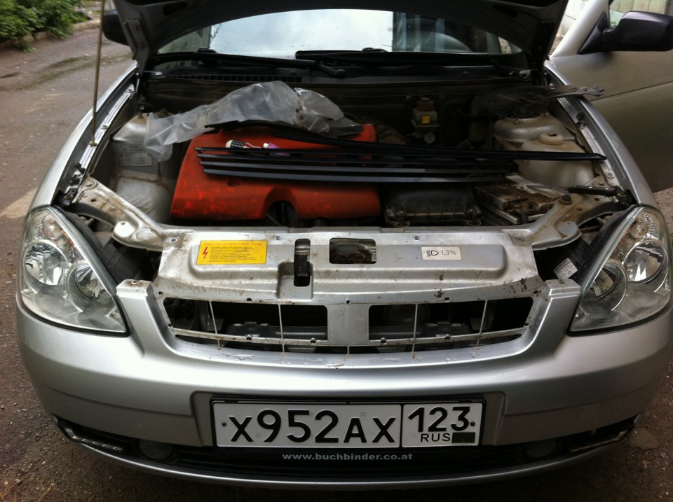 Решетка радиатора — Lada Приора седан, 1,6 л, 2007 года | аксессуары ...