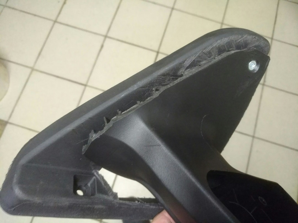 Зеркала лада гранта с поворотниками на ниву. 9f1c611s 960. Зеркала лада гранта с поворотниками на ниву фото. Зеркала лада гранта с поворотниками на ниву-9f1c611s 960. картинка Зеркала лада гранта с поворотниками на ниву. картинка 9f1c611s 960. Доброго времени суток, драйвовые! Сегодня, по возможности подробно, опишу процесс переделки зеркала от Лады Гранты лифтбек на Нивку, таким образом, чтобы в итоге осталось родное основание от Нивы. В прошлой записи (вот здесь: www.drive2.ru/l/469432917139915083/), я писал о паре вариантов переделки. После раздумий остановился на варианте № 2, хоть он и сложнее. Итак, что нам понадобится для переделки: зеркало от Гранты, зеркало от Нивы, шпаклёвка по пластику, обезжириватель, акриловый грунт, черная матовая краска, несколько листов наждачной бумаги (я делал 180-й и финишная 2500), напильник, полотно по металлу, ну и сопутствующий инструмент в виде отвертки, линейки и т.д.Этап №1. После разбора обоих зеркал (снять их с оснований) берем основание от Нивы и полотном срезаем все лишнее, как на фото. Пилим смело по граням.