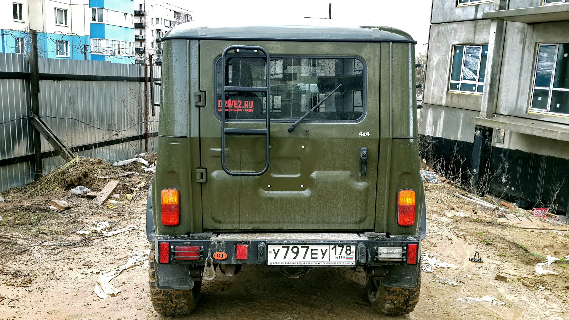 Задняя дверь уаз. УАЗ 3151 зад. Лестница на УАЗ 3151. Задняя дверь Хантер на УАЗ 3151.