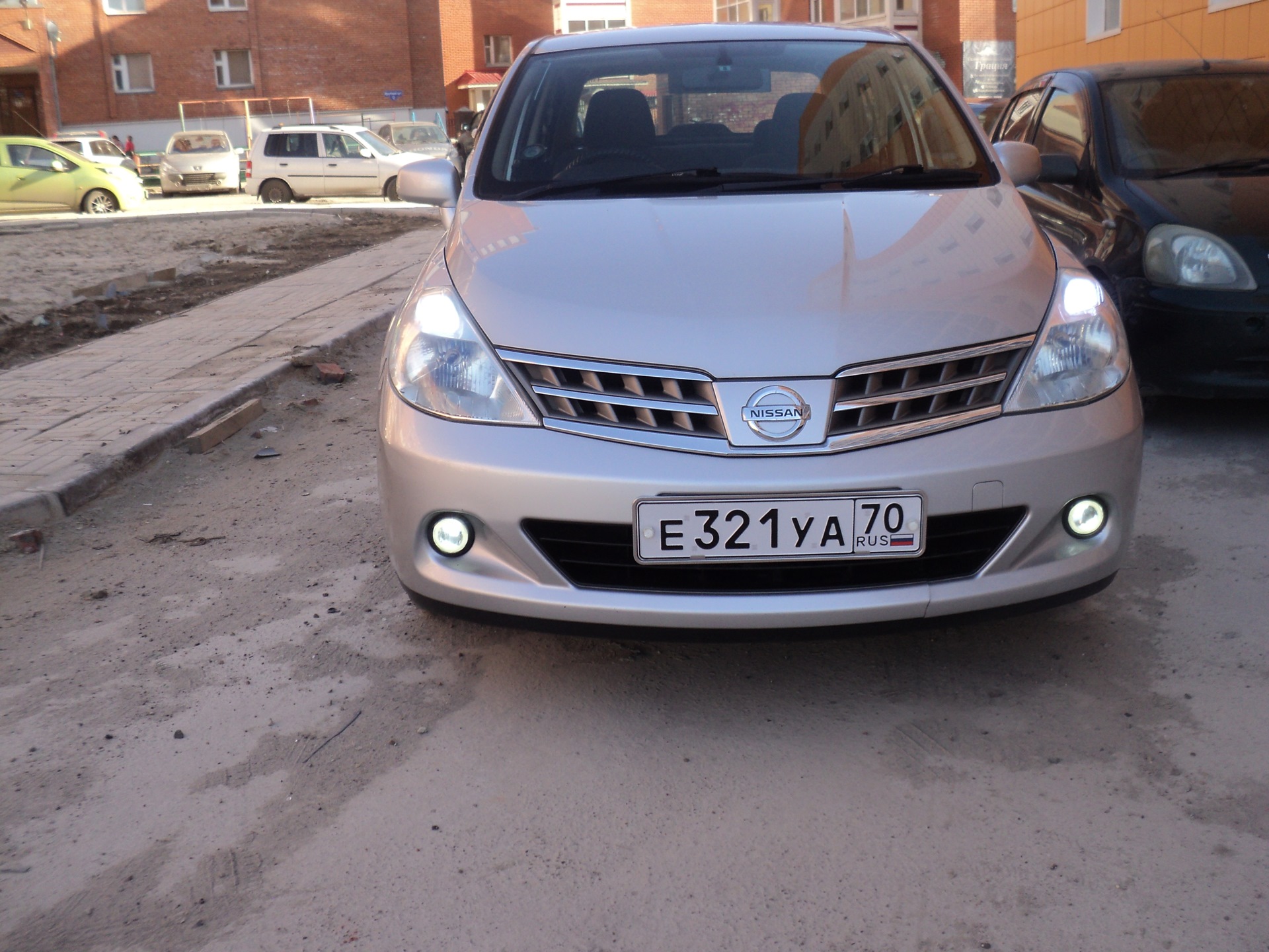 nissan tiida 2007 туманки