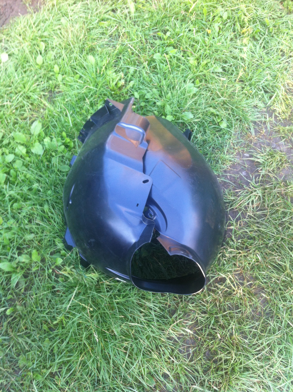 Замена переднего левого подкрылка. — Ford Focus II Sedan, 1,6 л, 2007 ...