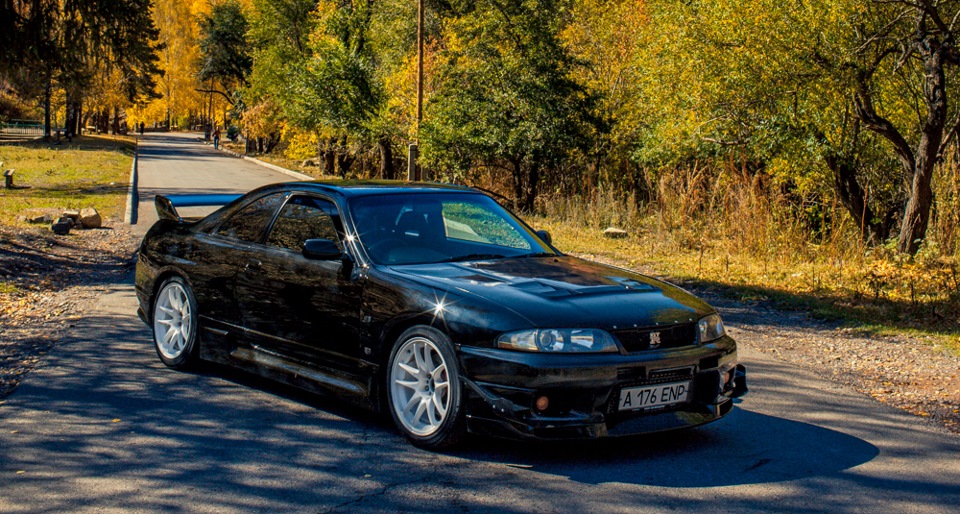 Nissan Skyline r33 черный