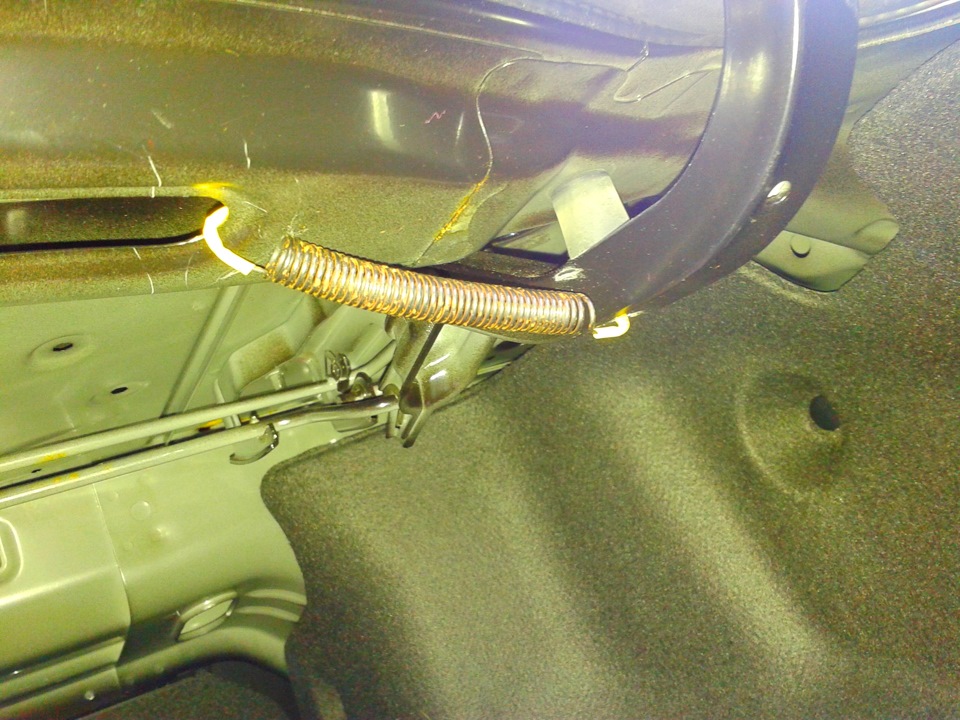 Подсветка багажника шевроле авео т250. Пружина открывания багажника авео т300. Как открыть багажник шевроле авео. Газовые упоры багажника шевроле лачетти универсал. Замок багажника шевроле круз.