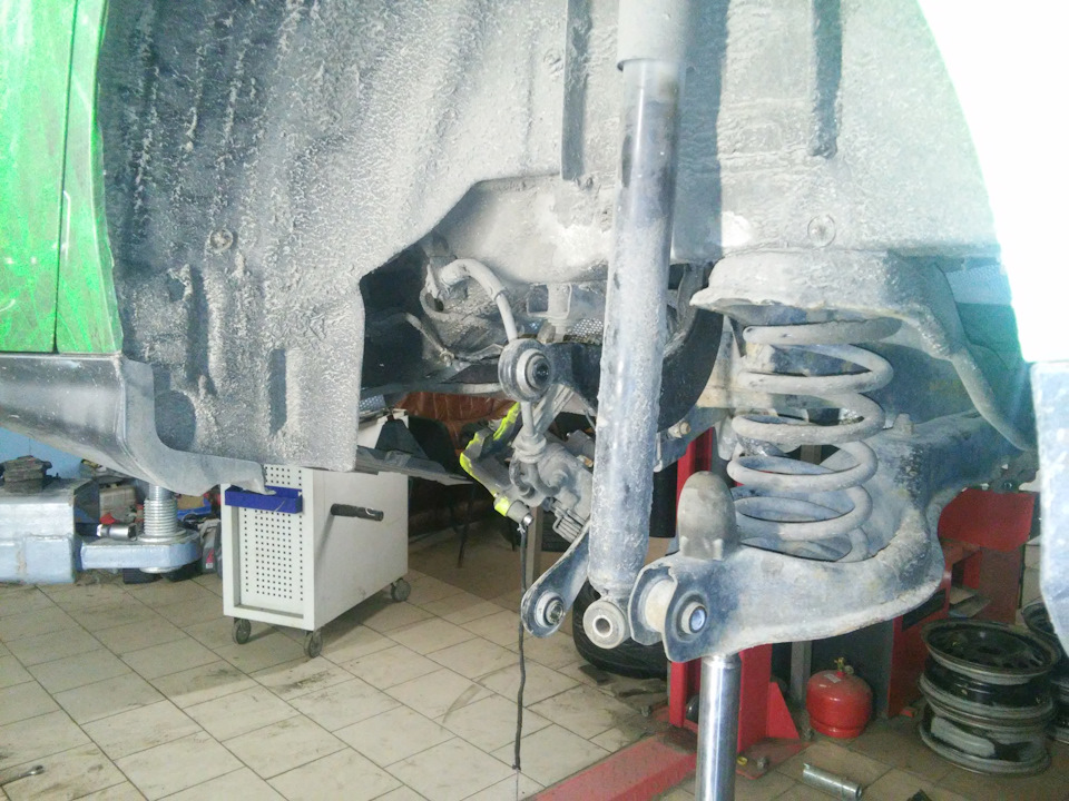 замена задних сайлентблоков — Ford Focus Hatchback III, 1,6 л, 2011 ...