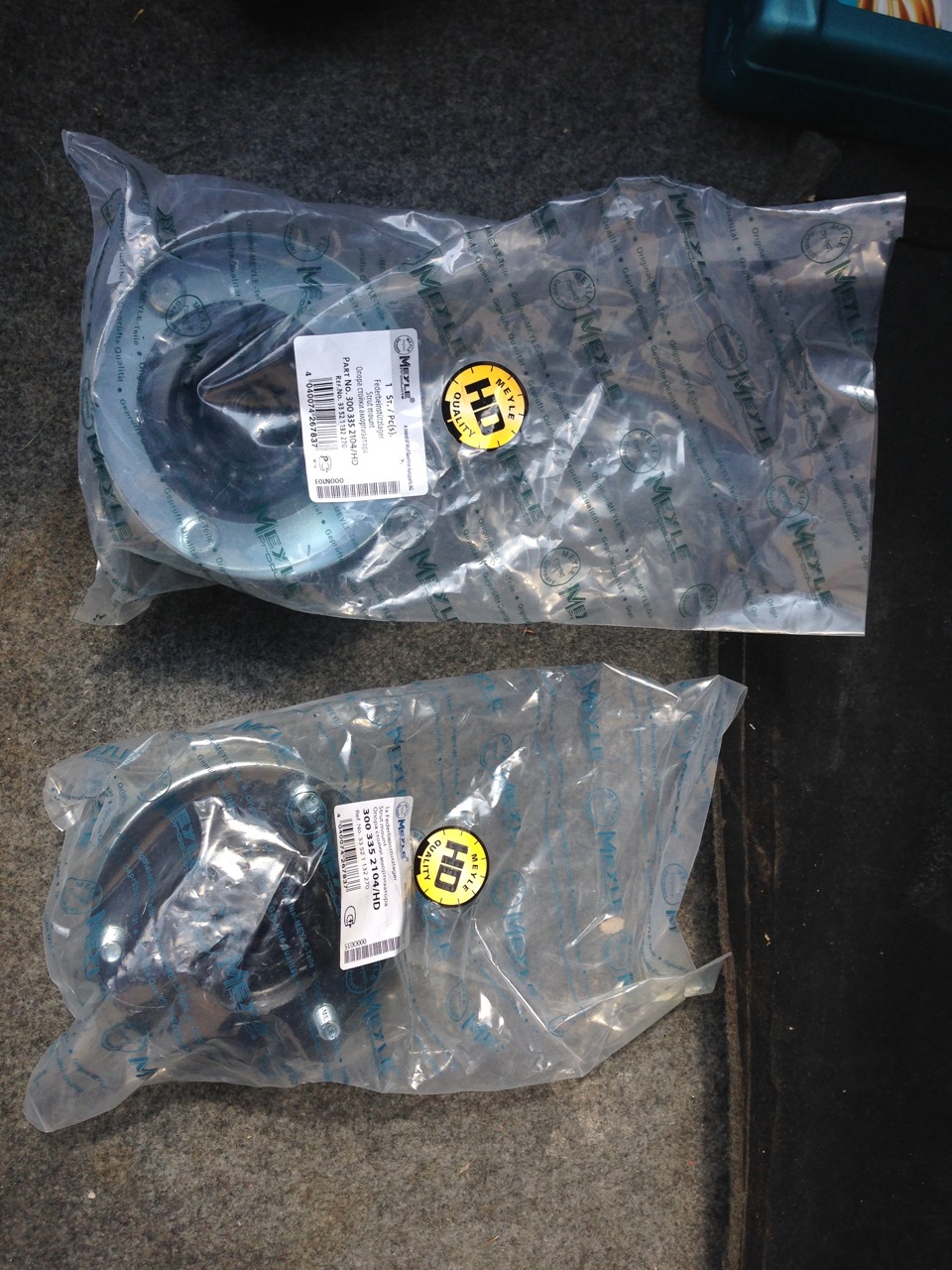 Новая крышка куда льем масло и новые задние опоры — BMW 5 series (E34 ...