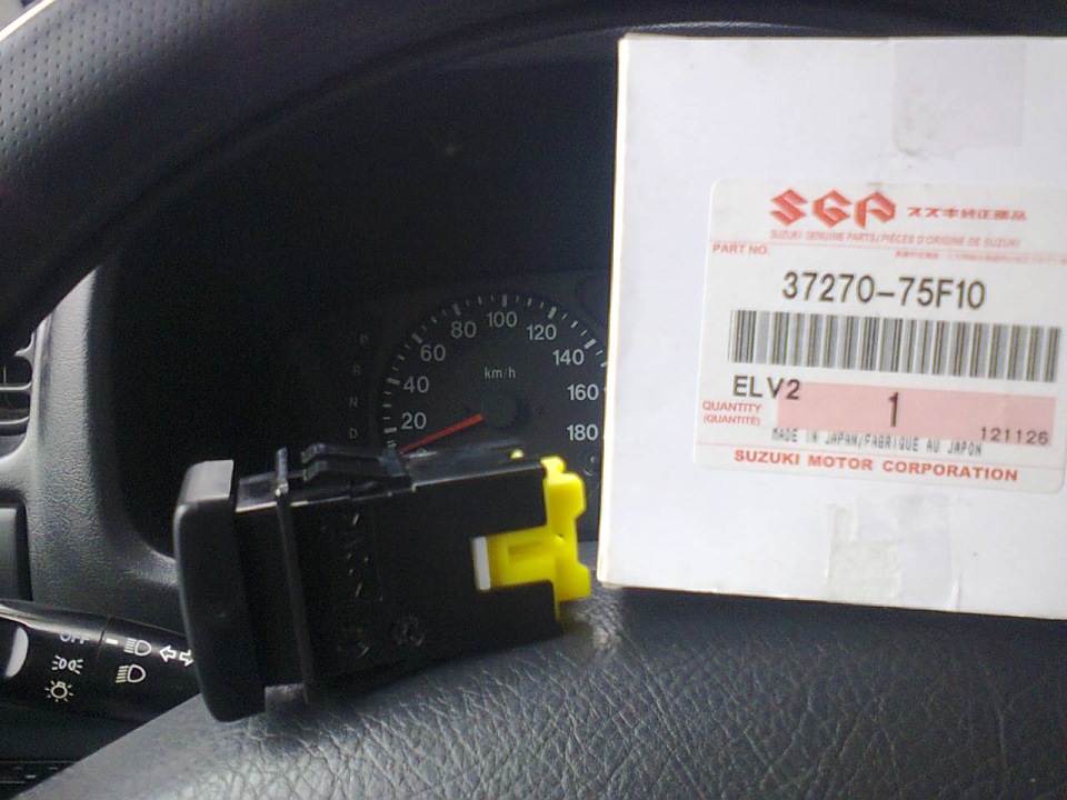 3727075F10 Кнопка включения противотуманок 2004- original SUZUKI ...