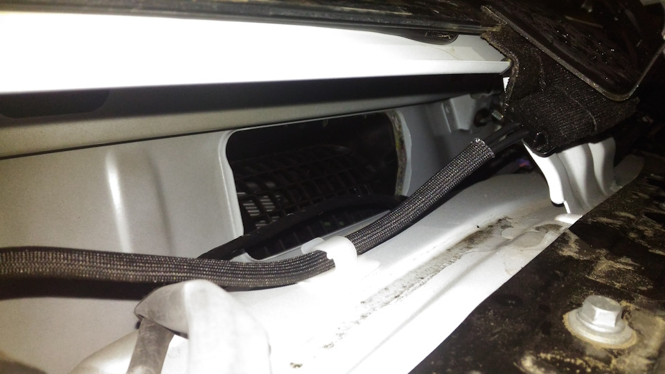 Отверстие воздуховода — Lada XRAY