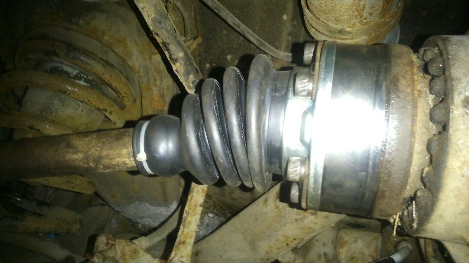 Болтается шрус. Болтается шрус. Mitsubishi pajero sport 2 внутренняя граната переднего привода. Mitsubishi pajero 2 внутренний шрус. Pontiac vibe 1.