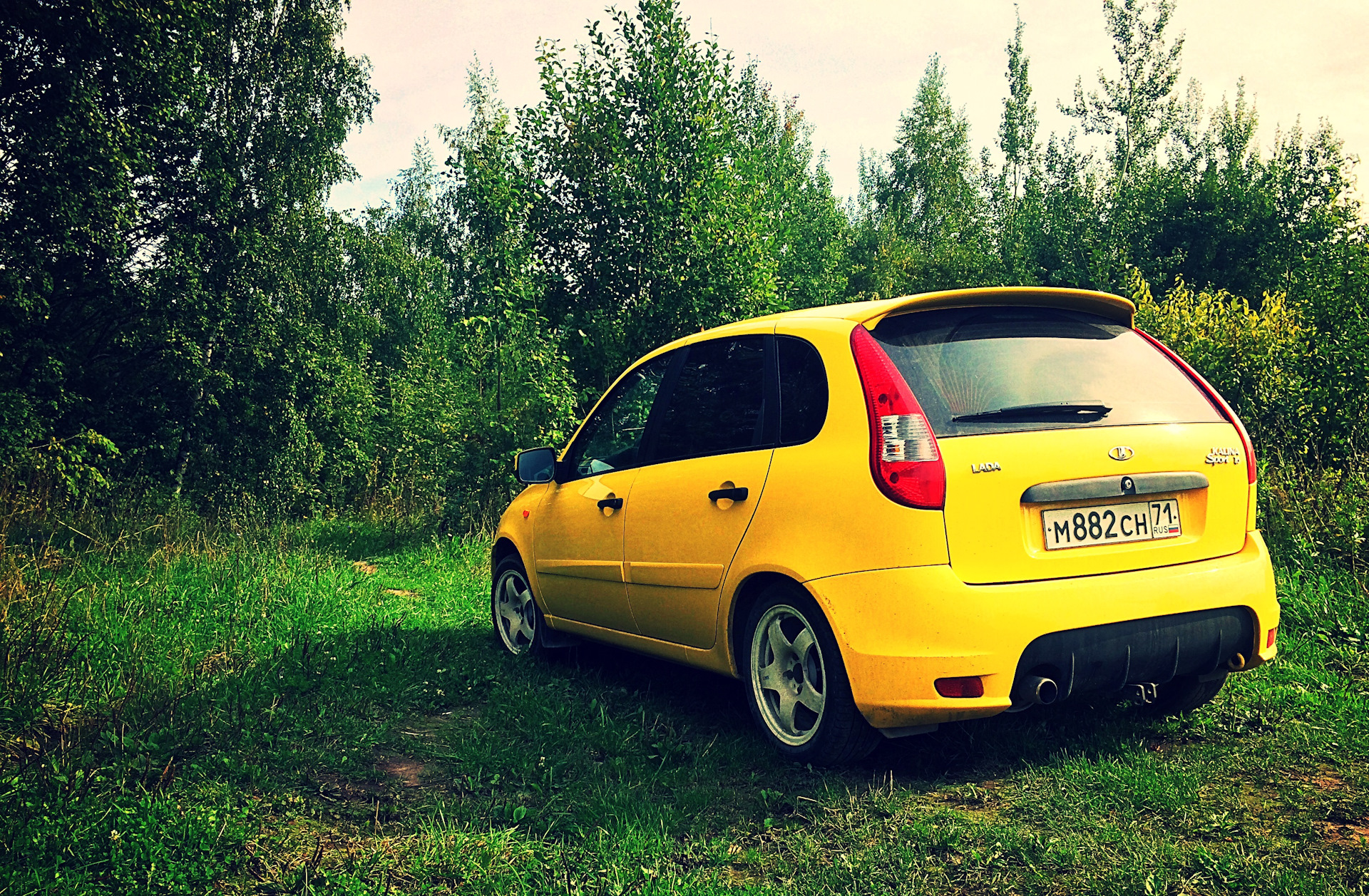 Какую на калину спорт. Калина спорт 2007 года. Lada m12x15. Lada Kalina Sport технические характеристики. Лада Калина спорт зеленая вид с боку.