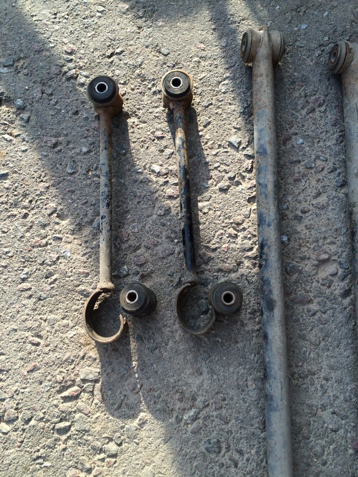 На днях разорвало глушитель — Chevrolet Niva, 1,7 л, 2004 года ...