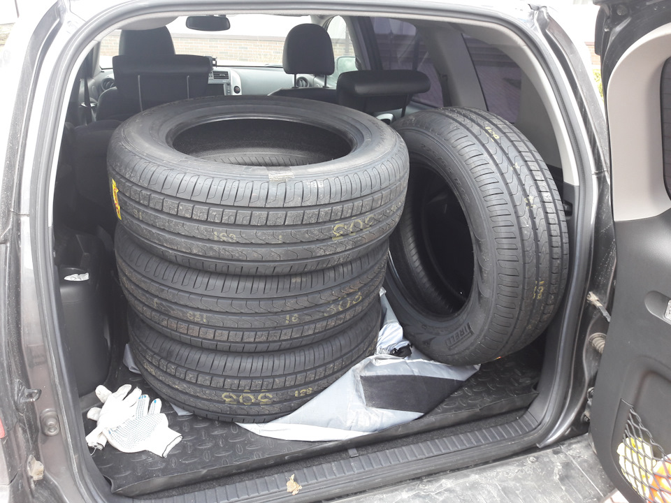 Фото в бортжурнале Toyota RAV4 (III)